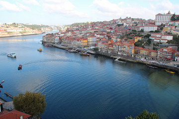 Fototapeta na wymiar Porto and the river Douro (Portugal)