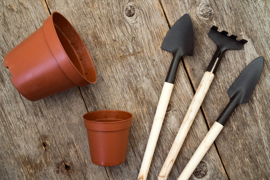 Gardening tools with dirty pots