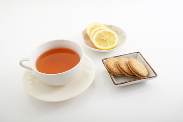 一杯の紅茶とお菓子