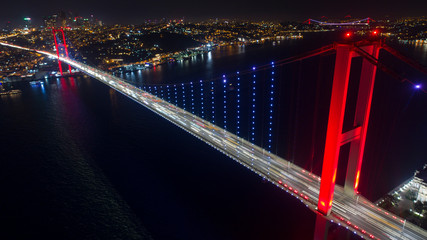 Obraz premium Aerial View of Istanbul Bosphorus Bridge at night. 15th July Martyrs Bridge - 15 Temmuz Sehitler Koprusu In Istanbul Turkey