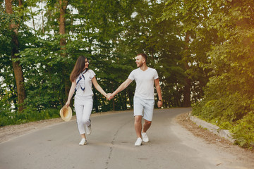Obraz premium Beautiful couple spend time in a summer park