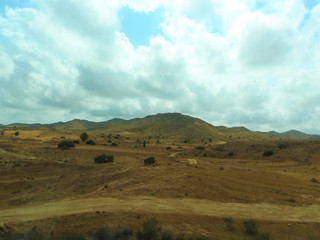 Obraz premium Desert landscape and clear sky near Matmata in southern Tunisia, North Africa.