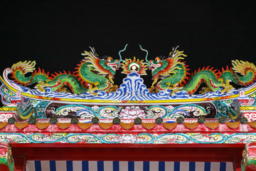 Obraz premium art of double dragon on top of dragon gate chinese temple