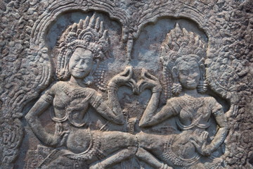 Fototapeta na wymiar Danseuses sculptées bas relief Angkor 