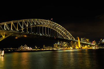 Naklejka premium sydney harbour bridge at night