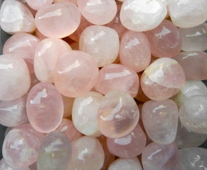 Quartz mineral stones, pink © Freesia
