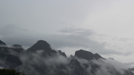 Obraz premium clouds over mountains