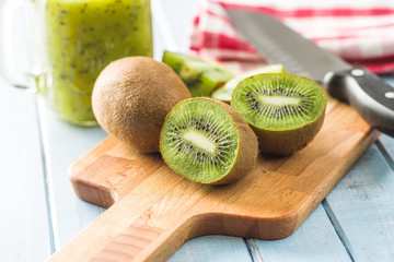 Sliced kiwi fruit.