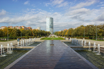 Park overlooking the fountains and a beautiful building in the city
