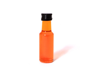 Orange Flasche auf weißem Hintergrund / Orange bottle on white background