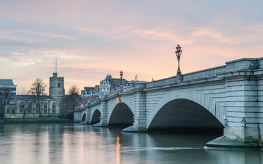 Obraz premium London- Putney Bridge between Putney & Fulham in south west London
