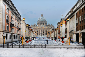 Roma  San Pietro con la neve