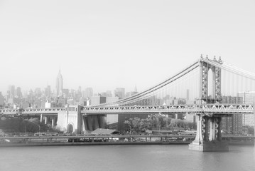 Fototapeta na wymiar Brooklyn bridge and empire state building in New York.