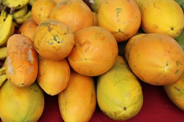 ripe papaya is delicious in the market