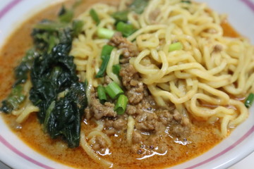 ピリ辛の坦々麺