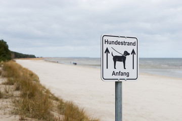 Hinweisschild Anfang Hundestrand