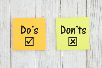 Do's and Don'ts on two sticky notes  on weathered whitewash textured wood