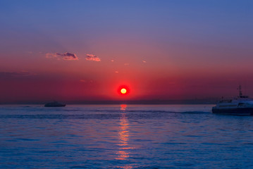 Naklejka premium Istanbul, Turkey, 1 April 2006: Sunset, City lines ferry, Kadikoy