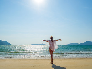 Fototapeta na wymiar Woman enjoying her holidays at the tropical beach
