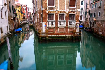 Fototapeta na wymiar Traditional canal street in Venice