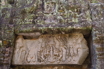 Bas reliefs sculptés  temple d'Angkor 