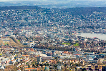 Fototapeta na wymiar View from the Uetliberg mountain of Zurich city