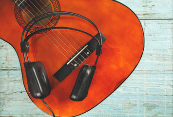 earphone with guitar