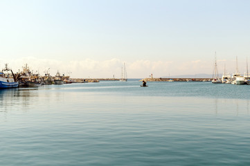 Barcos pesqueros atracados en puerto 09