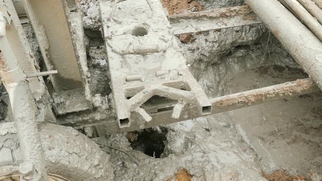 A strange device made a hole in all the clay for the water-well device