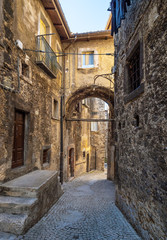 Fototapeta na wymiar Scanno (Abruzzo, Italy) - The medieval village of Scanno, plunged over a thousand meters in the mountain range of the Abruzzi Apennines, province of L'Aquila, with famous heart - shaped lake