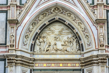 Fototapeta premium Architectural fragments of Florence Basilica of Holy Cross (Basilica di Santa Croce, 1385) - Franciscan church on Piazza di Santa Croce - largest Franciscan church in world. Florence, Tuscany, Italy.
