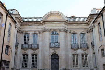 Fototapeta na wymiar Academie de Macon - societe des arts sciences et belles lettres - Macon - Saône et Loire
