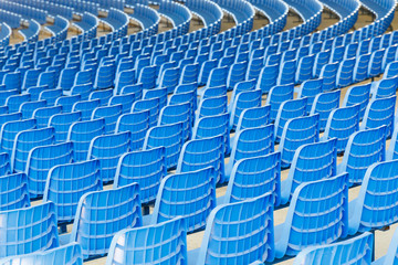 Fototapeta premium Blue plastic chairs arranged in rows around the circle in the hall for business presentations