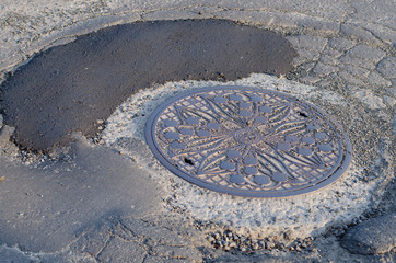模様の入ったマンホール