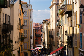 Fototapeta na wymiar Strasse zur Burg in der Altstadt, Nizza, Frankreich