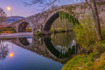 Espelho na ponte antiga