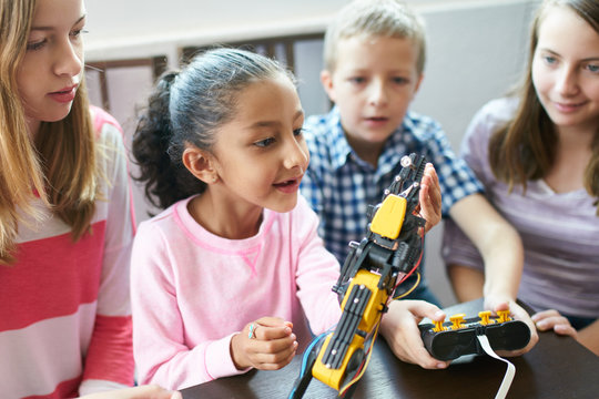 Children in robotics class