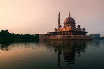 Naklejka premium Putra Mosque during sunrise in Putrajaya, Kuala Lumpur, Malaysia