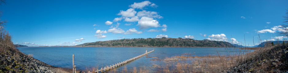 Fototapeta na wymiar Panoramic View of Large Oregon Lake With Sunny Blue Skies