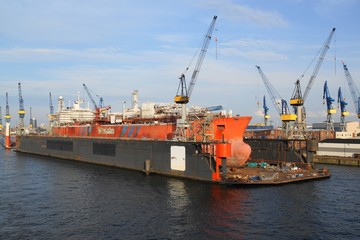 Fototapeta premium hamburg an der elbe,hafen schiffe