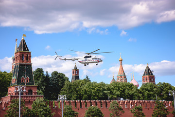 Obraz premium The helicopter of the Kremlin, takes off the territory of the Kremlin
