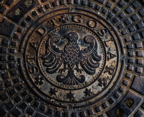 Gullydeckel mit Stadtwappen von Goslar