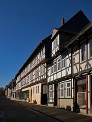 Fototapeta na wymiar Fachwerkhäuser in der Altstadt von Goslar im Harz in Niedersachsen, Deutschland 