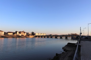 Fototapeta premium PONT SAINT LAURENT SUR LA SAONE A MACON - SAONE ET LOIRE - BOURGOGNE
