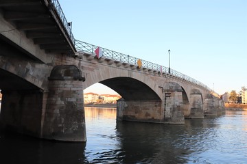 Fototapeta premium PONT SAINT LAURENT SUR LA SAONE A MACON - SAONE ET LOIRE - BOURGOGNE