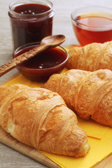Croissants with marmalade and tea	