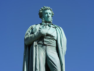 Fototapeta na wymiar Picture of a bronze statue of russian poet Alexander Sergeyevich Pushkin in Moscow Pushkinskaya square