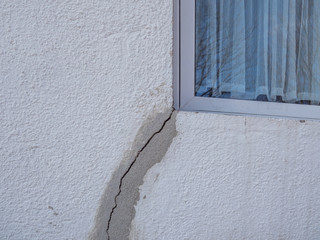 Risse in der Fassade Bauschäden