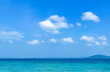 Fototapeta na wymiar Tropical beach Andaman Sea ati Krabi Thailand.