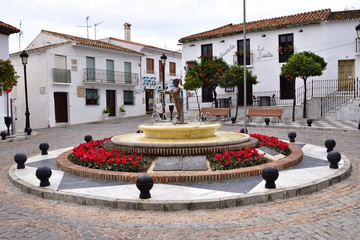 Centrum Benalmádena pueblo blanco w Hiszpanii © Barbara Bajorek